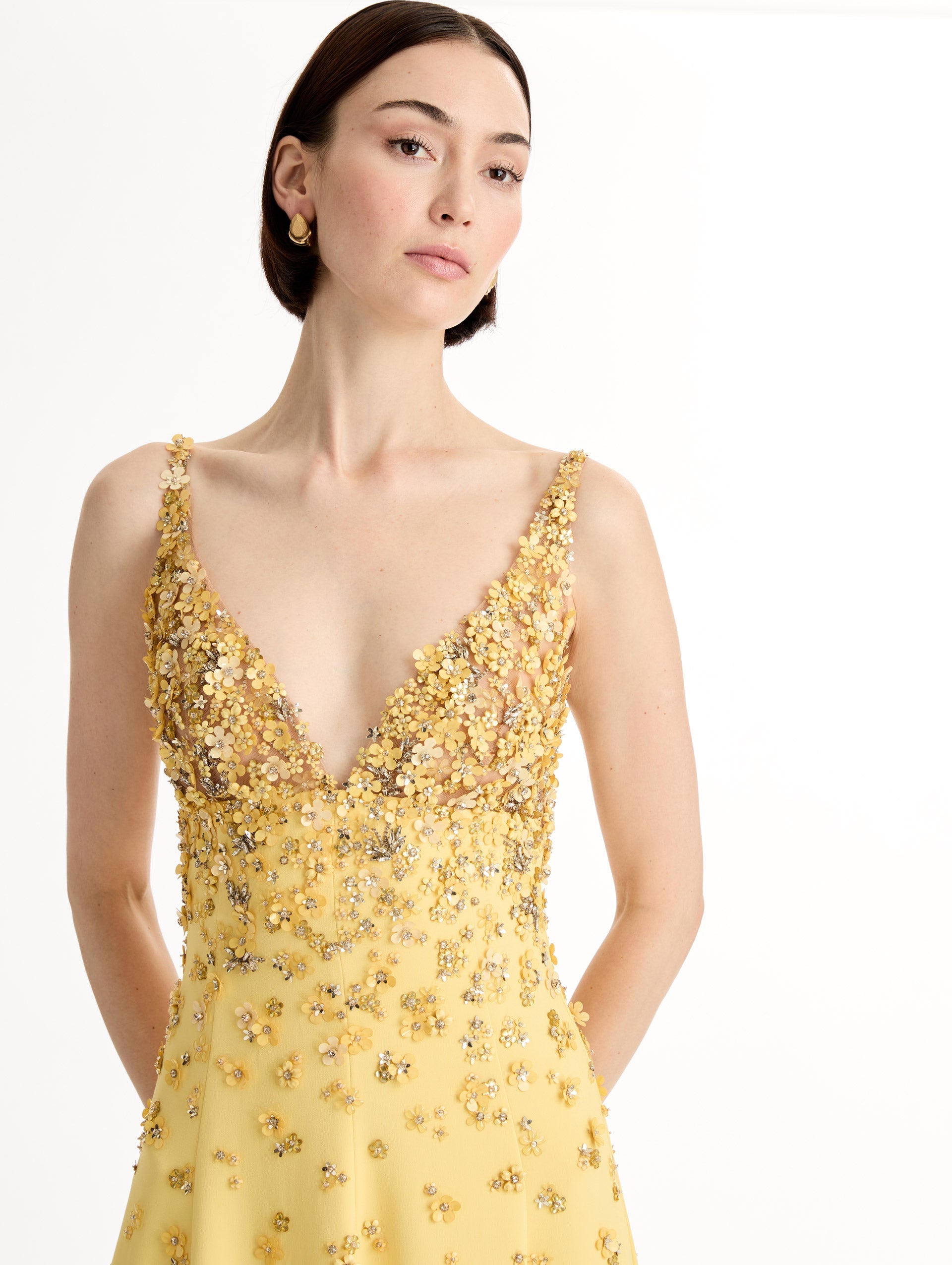 Oscar de la Renta Porcelain Flower Embroidered Sleeveless Gown
