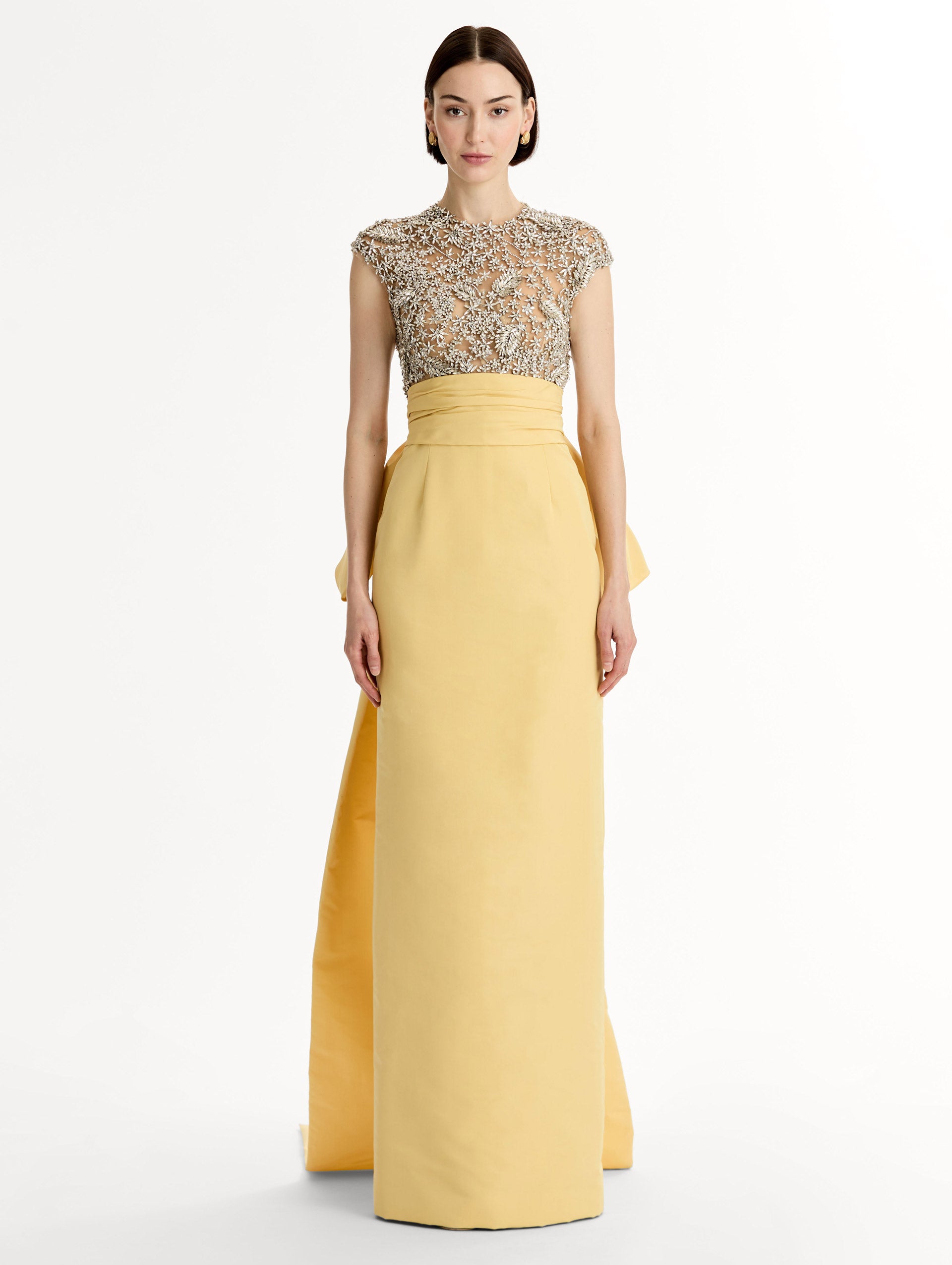 Oscar de la Renta Porcelain Flower Embroidered Short-Sleeve Gown