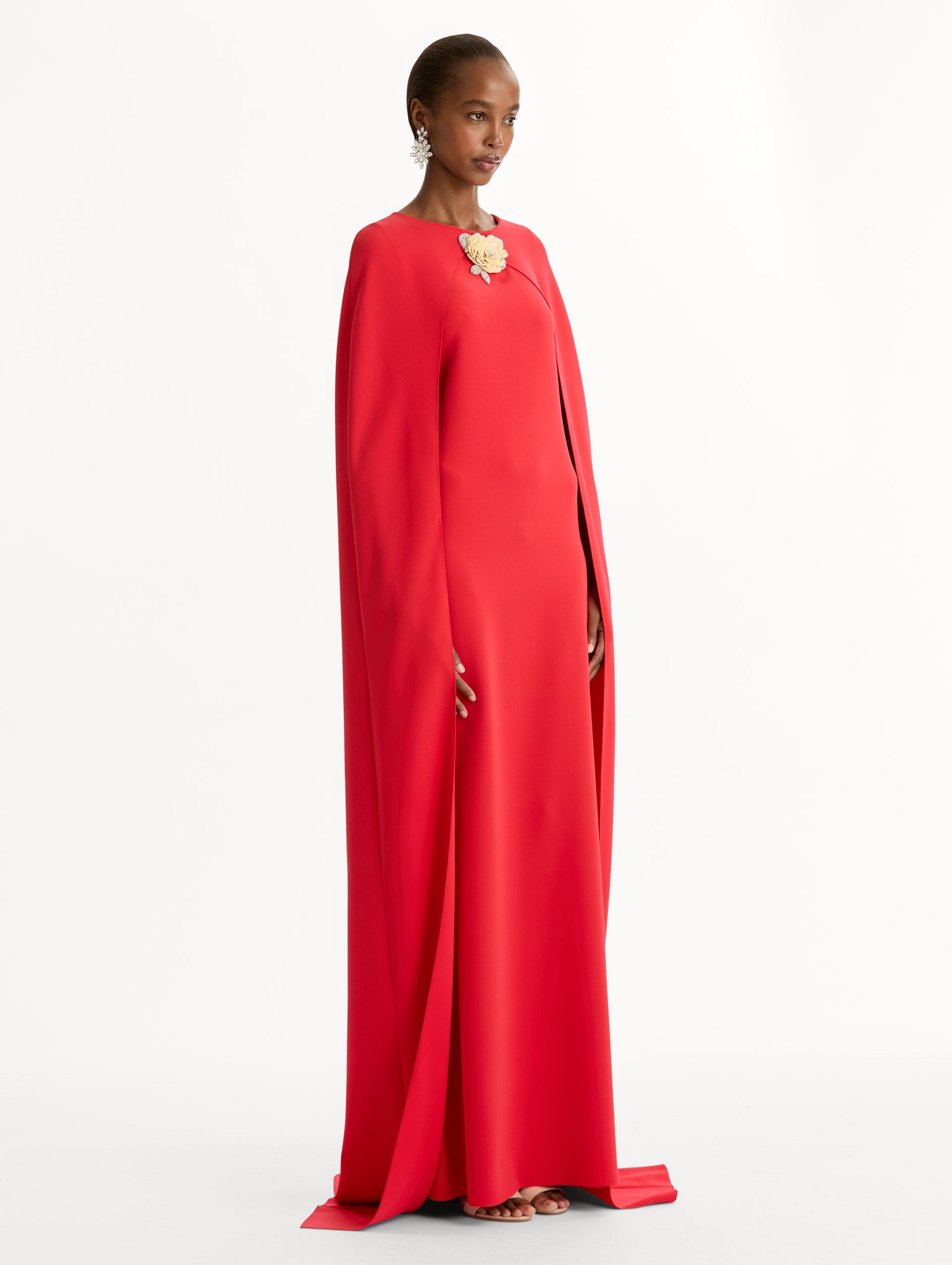 Oscar de la Renta Brooch Embroidered Cape-Back Caftan