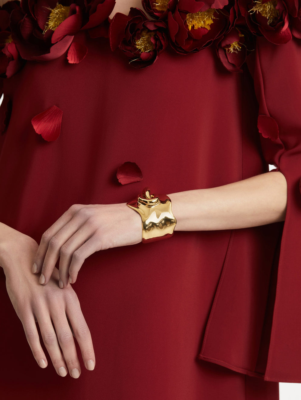 Oscar de la Renta O Knot Cuff Bracelet