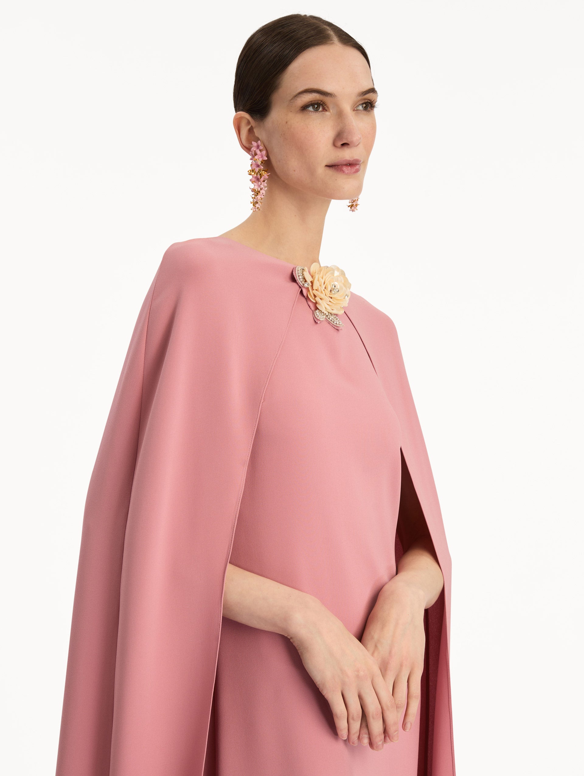 Oscar de la Renta Brooch Embroidered Cape-Back Caftan