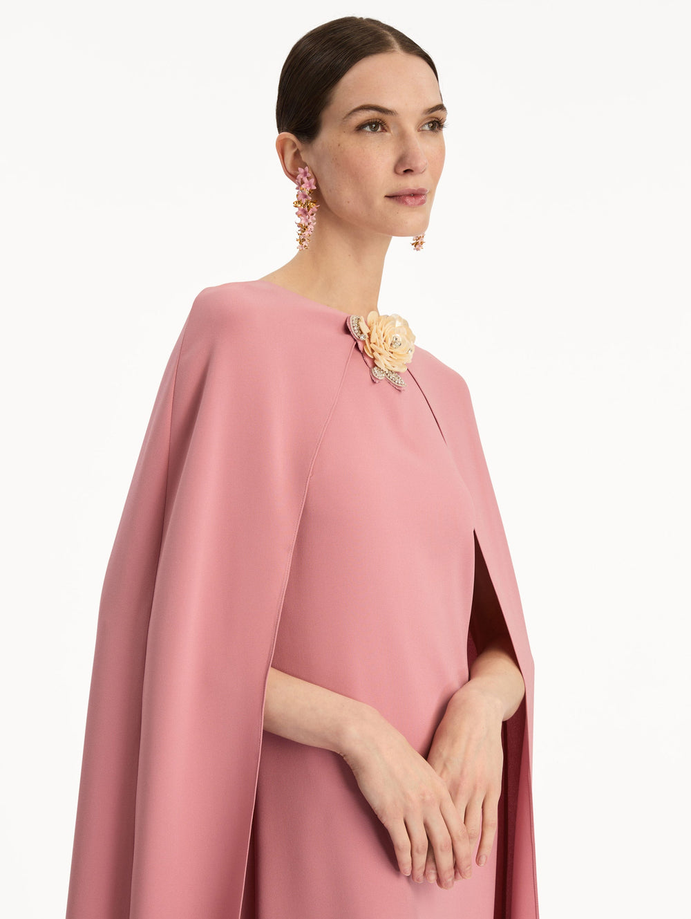 Oscar de la Renta Brooch Embroidered Cape-Back Caftan