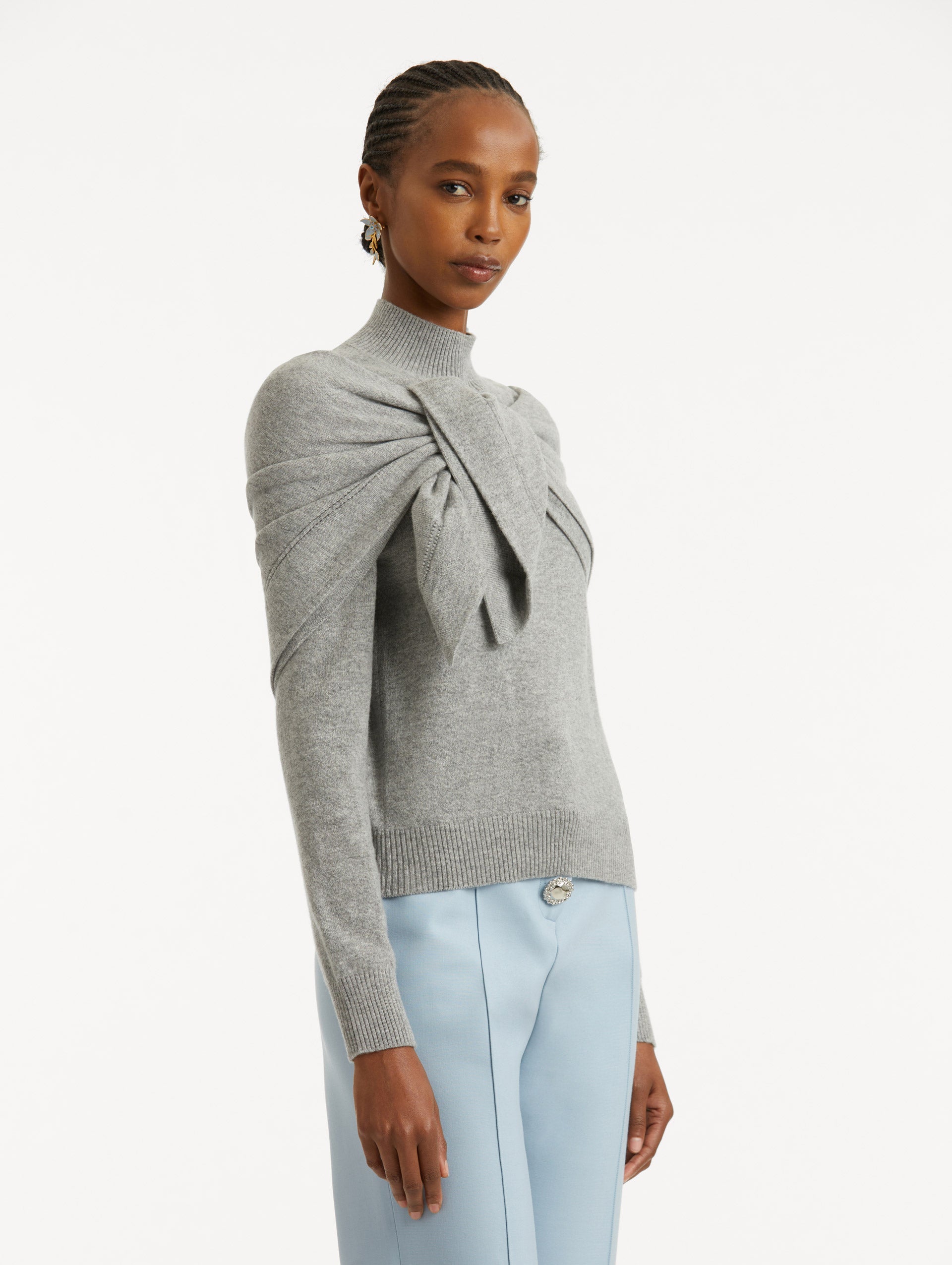 Oscar de la Renta O Flower Cashmere Pullover with Scarf