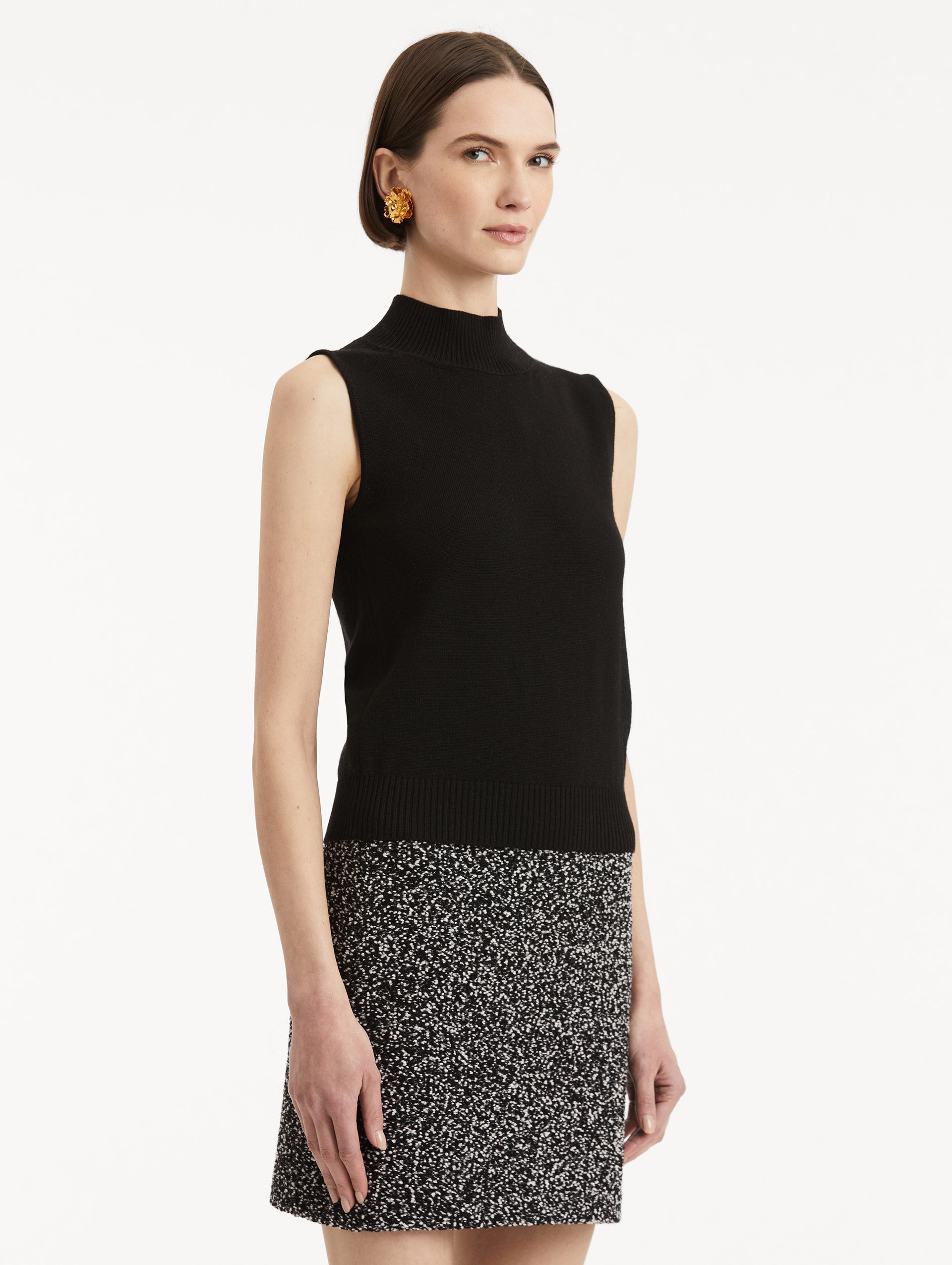 Oscar de la Renta Sleeveless Mock Neck Ribbed Pullover