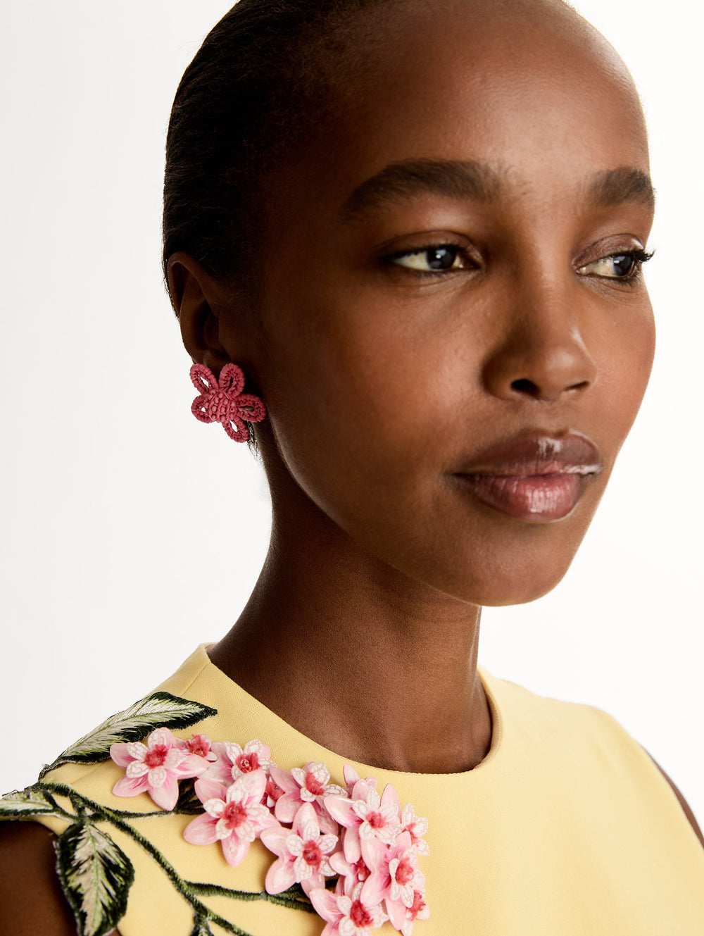 Oscar de la Renta Small Woven Raffia Flower Earrings